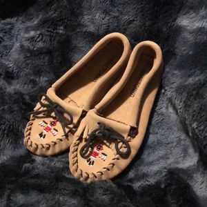 New, never worn kids thunderbird Minnetonka moccasins
